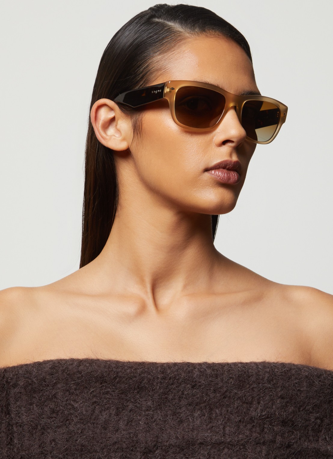 Vogue Zonnebril gepolariseerd VO5530S  - voorkant 2 beige