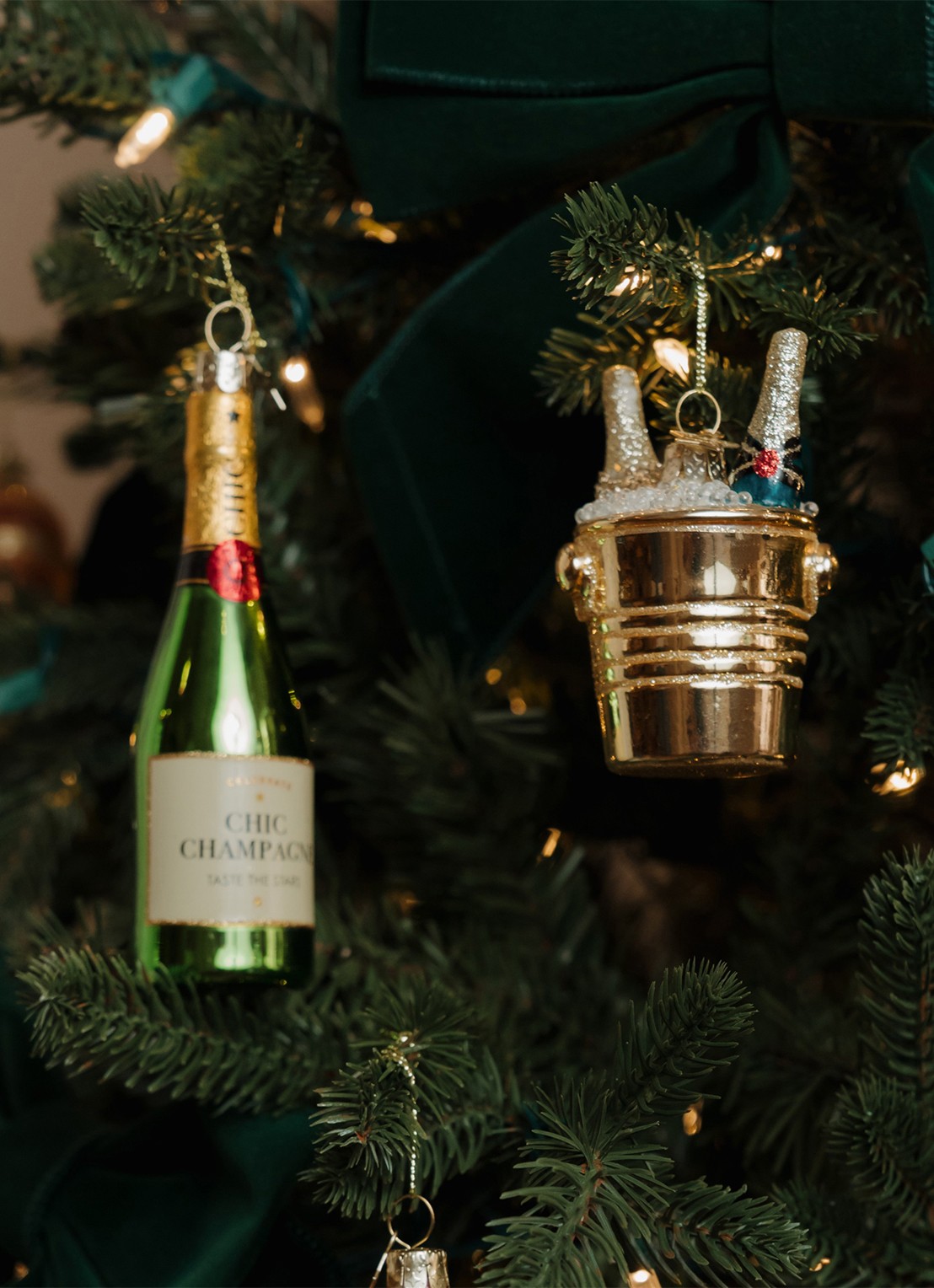 Vondels Champagne in koeler kersthanger 8,5 cm - voorkant 4 goud