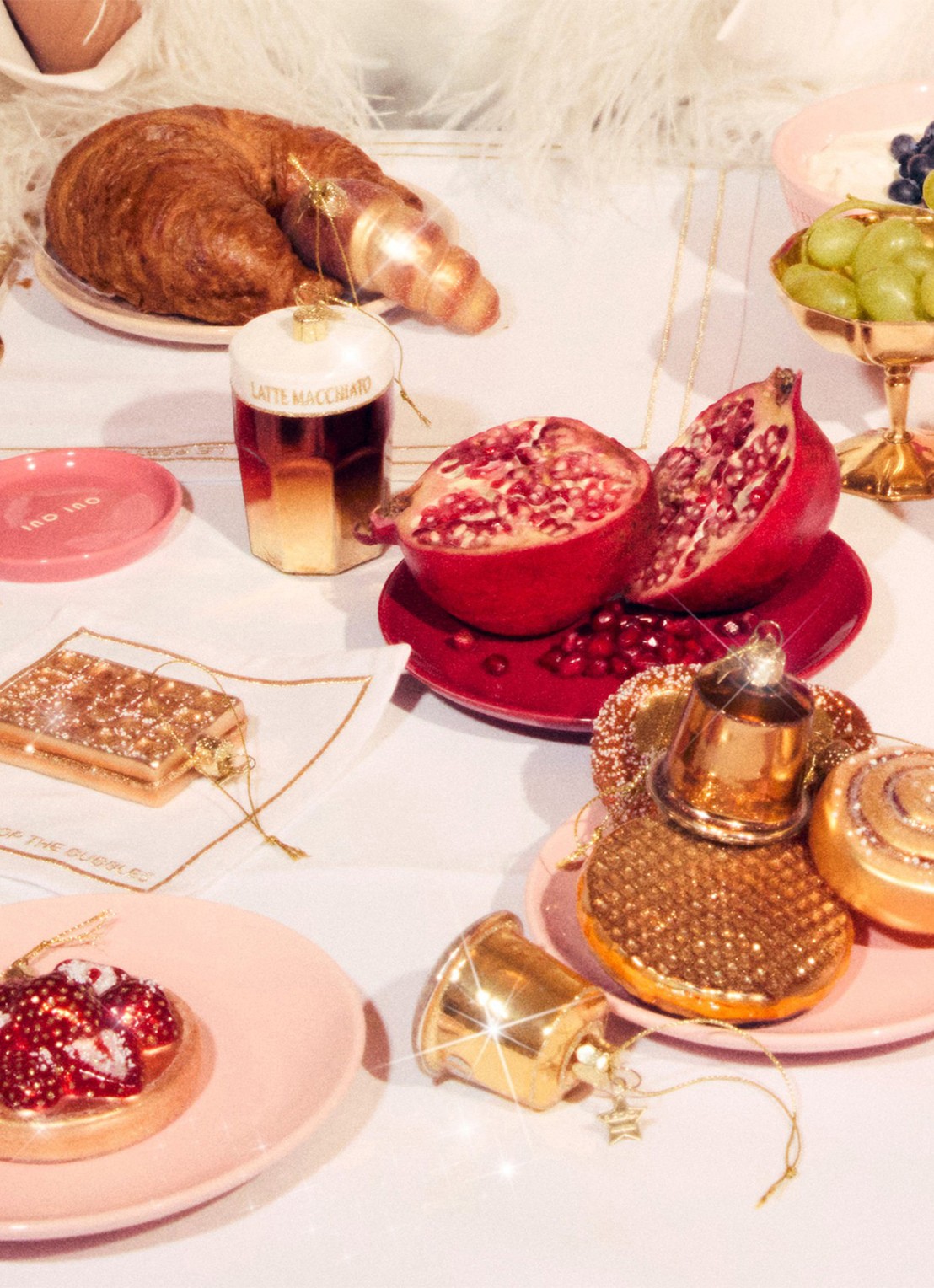 Vondels Cinnamonroll kersthanger 8 cm - voorkant 2 bruin