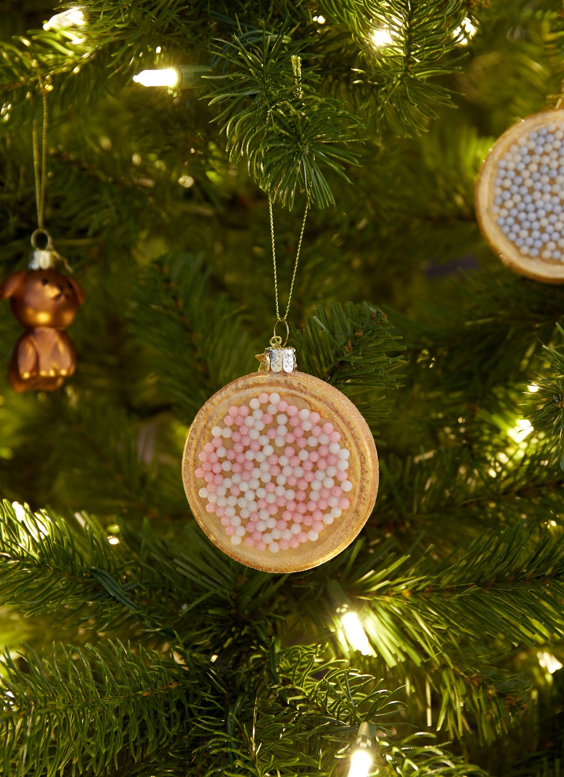 Vondels Dutch Beschuit Met Muisjes kerst ornament 8,7 cm - voorkant 2 roze