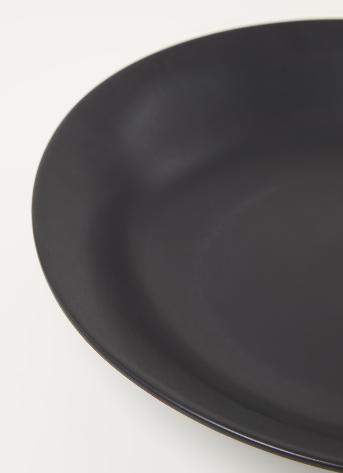vtwonen Diep bord 25 cm - detail zwart