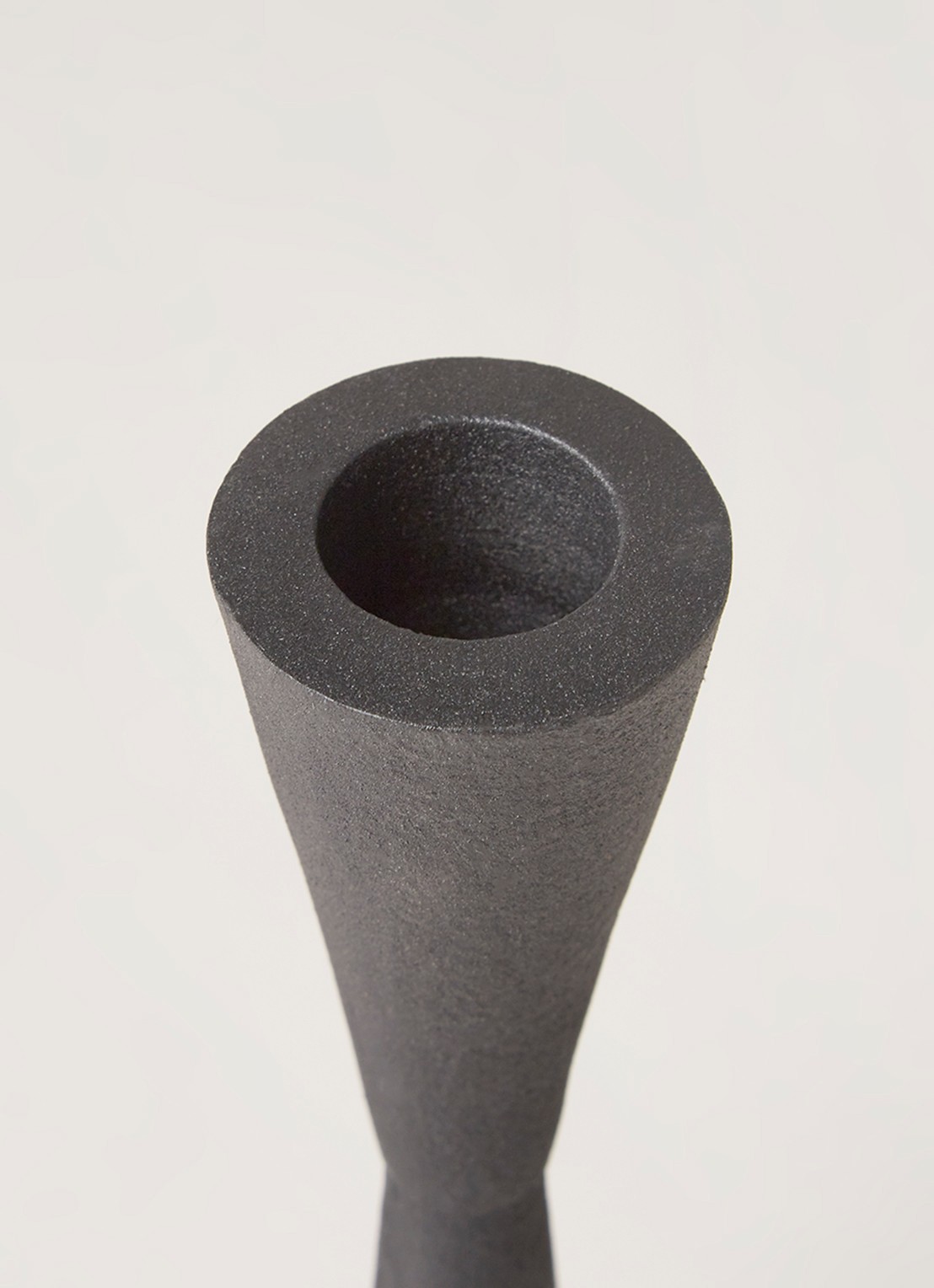 vtwonen Metal Black M kandelaar 16 cm - detail zwart
