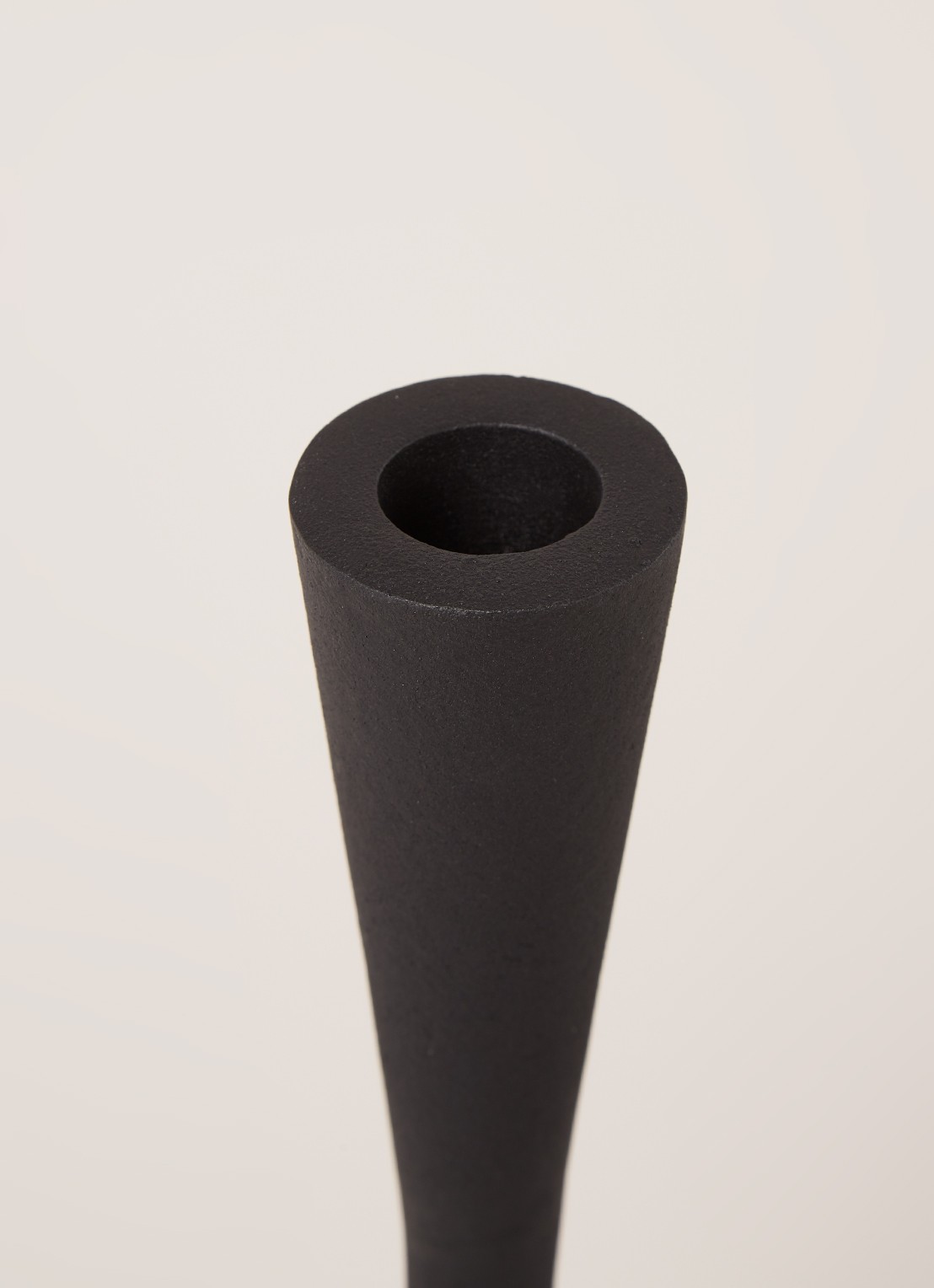 vtwonen Metal Black XL kandelaar 30 cm - detail 3 zwart