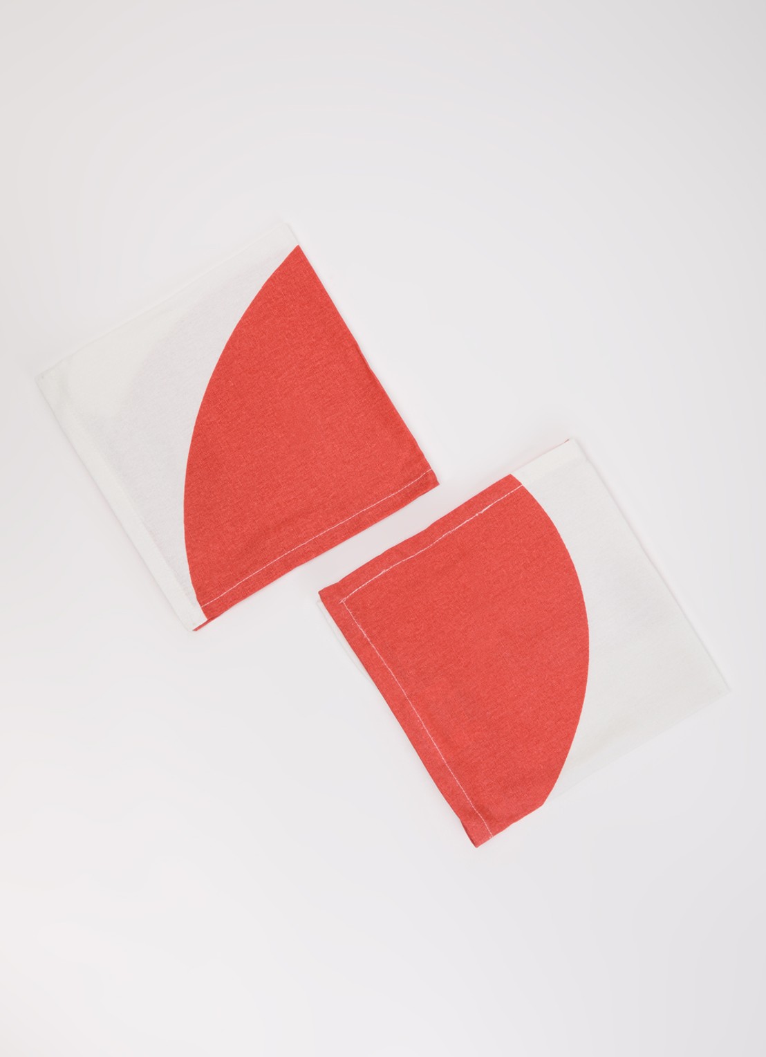 vtwonen Servet met stippendessin 40 x 40 cm set van 4  - voorkant 2 rood