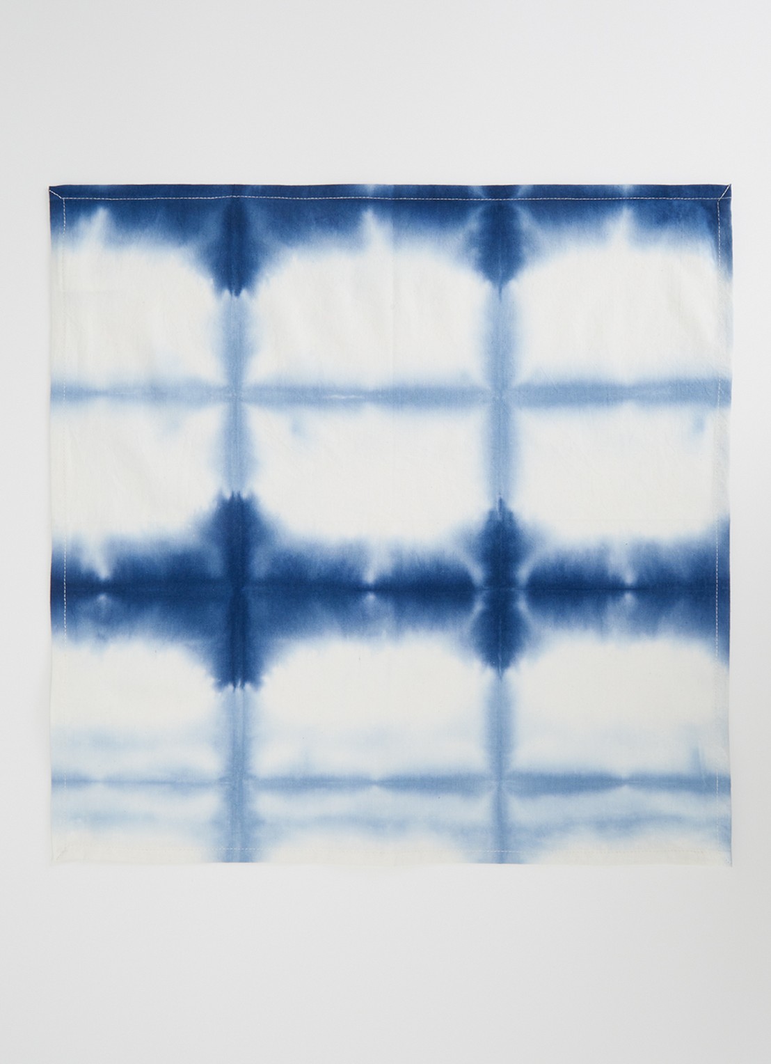 vtwonen Servetten met tie-dye dessin 50 x 50 cm - voorkant blauw
