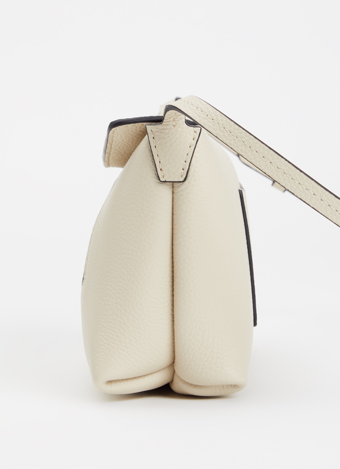 Wandler Penelope Slouch schoudertas van kalfsleer - detail 2 creme