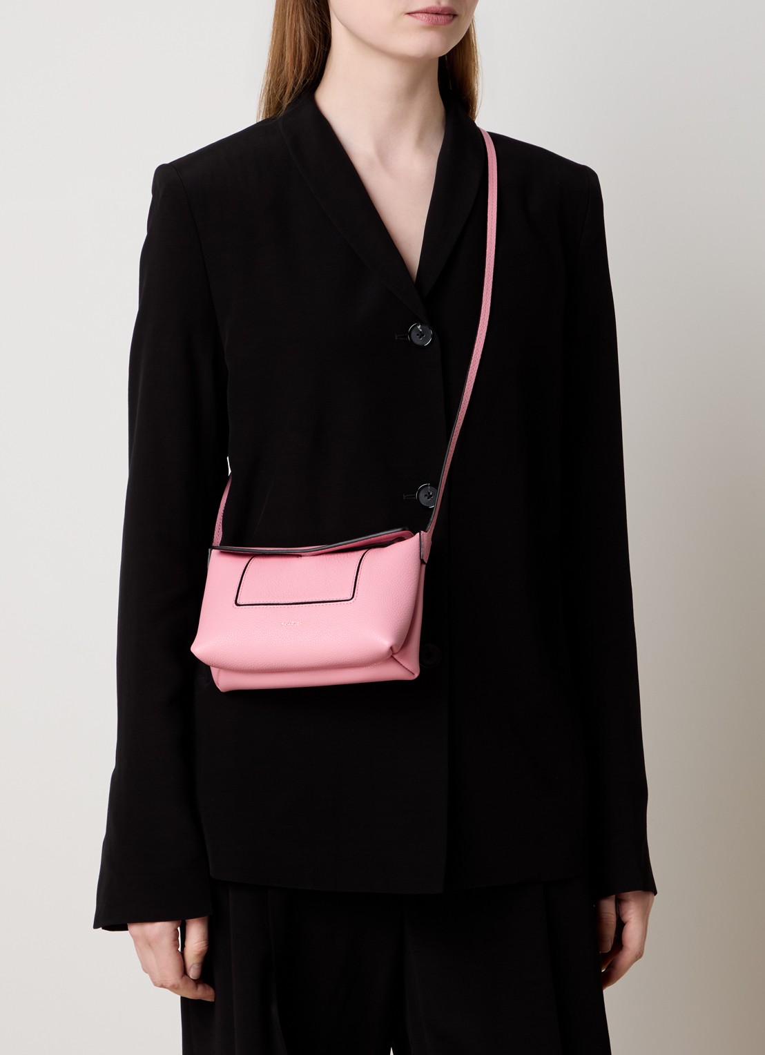 Wandler Penelope Slouch schoudertas van kalfsleer - voorkant 3 roze
