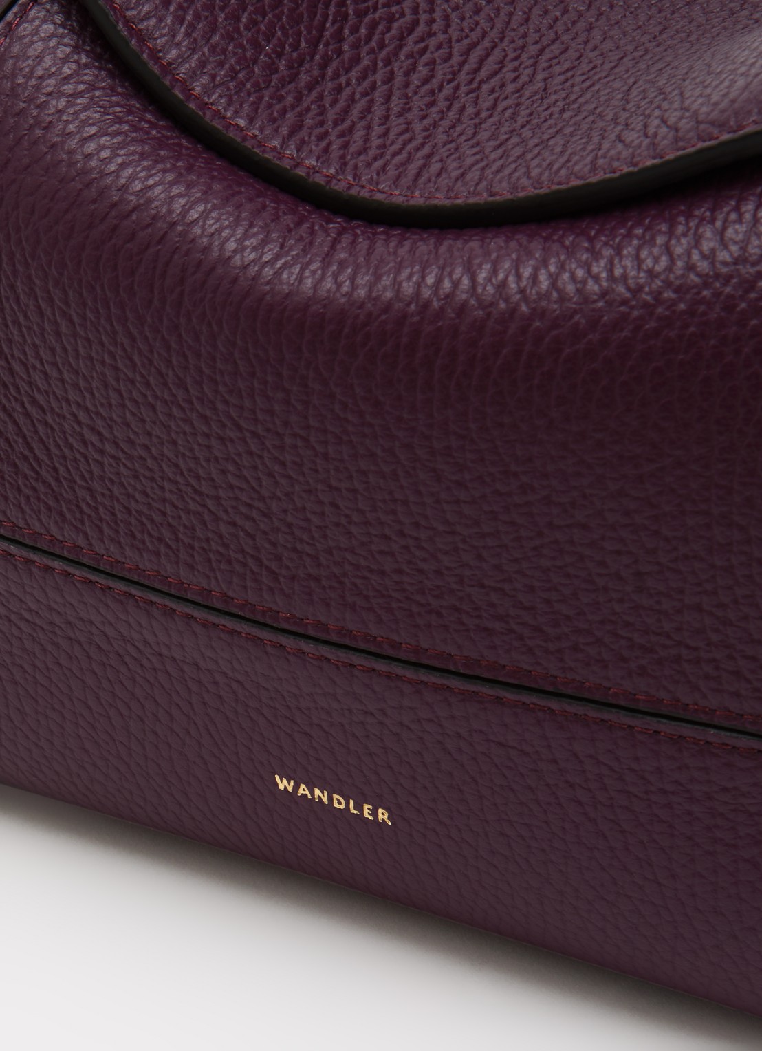 Wandler Penelope Slouch schoudertas van kalfsleer - detail 3 aubergine