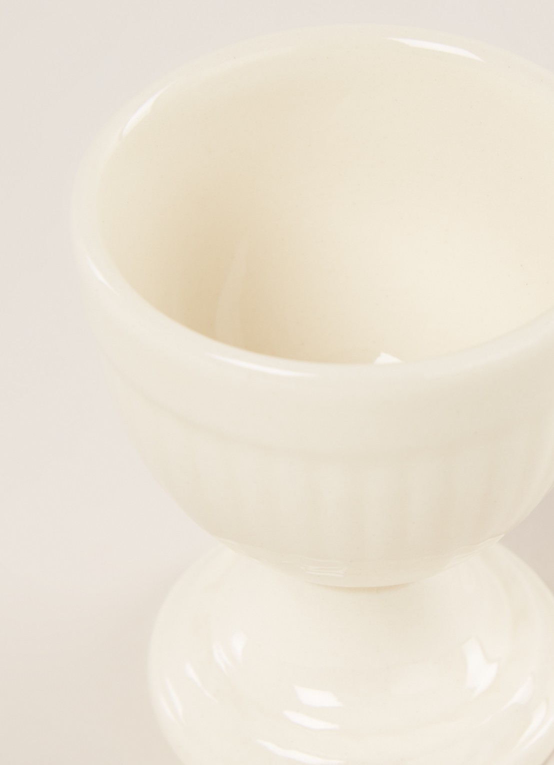 Wedgwood Edme eierdop  - detail gebroken wit