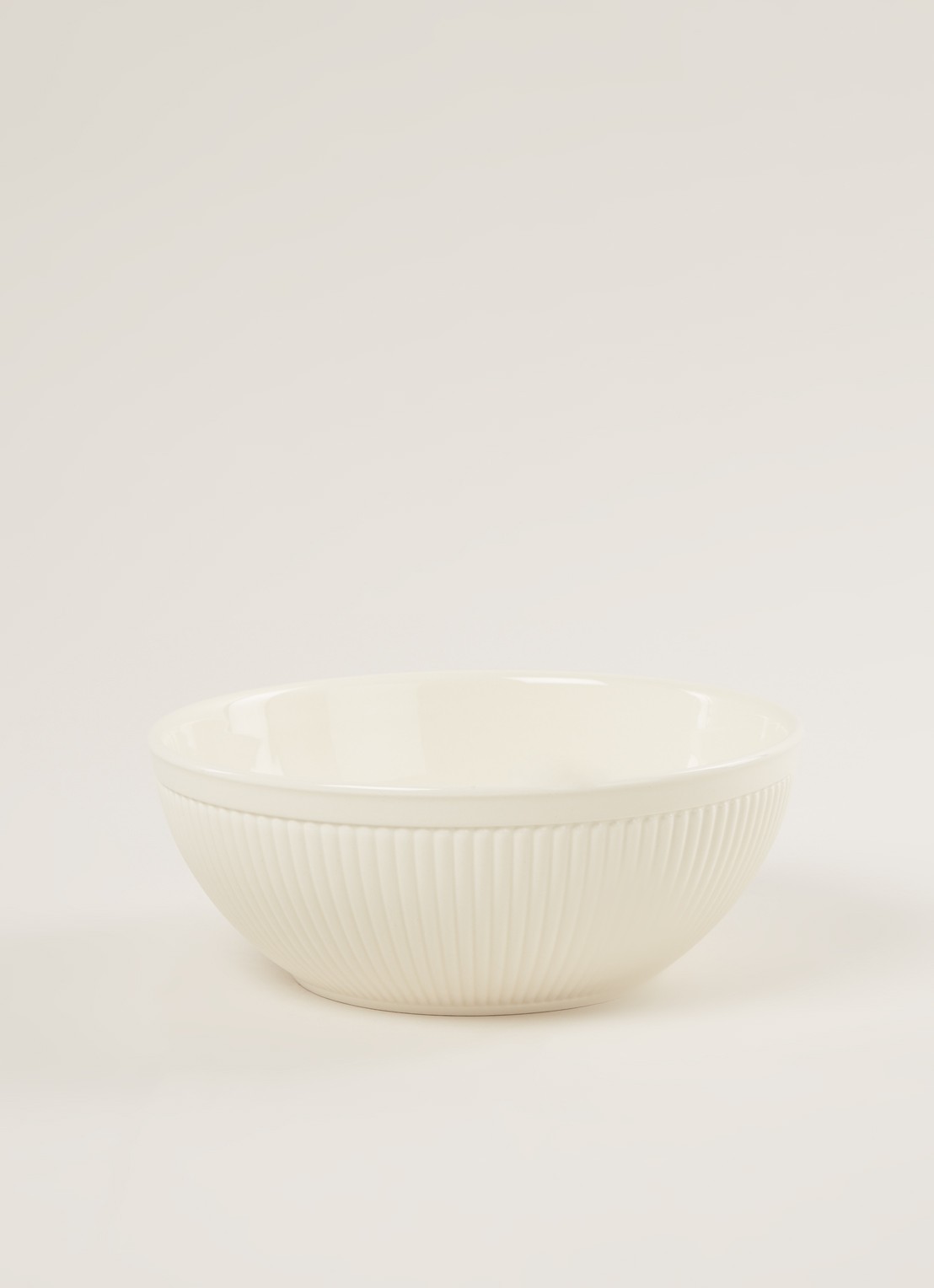 Wedgwood Edme saladeschaal 21 cm - voorkant 2 gebroken wit