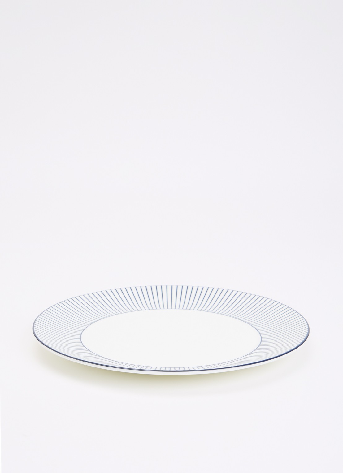 Wedgwood Gio dinerbord 24 cm - voorkant 2 donkerblauw