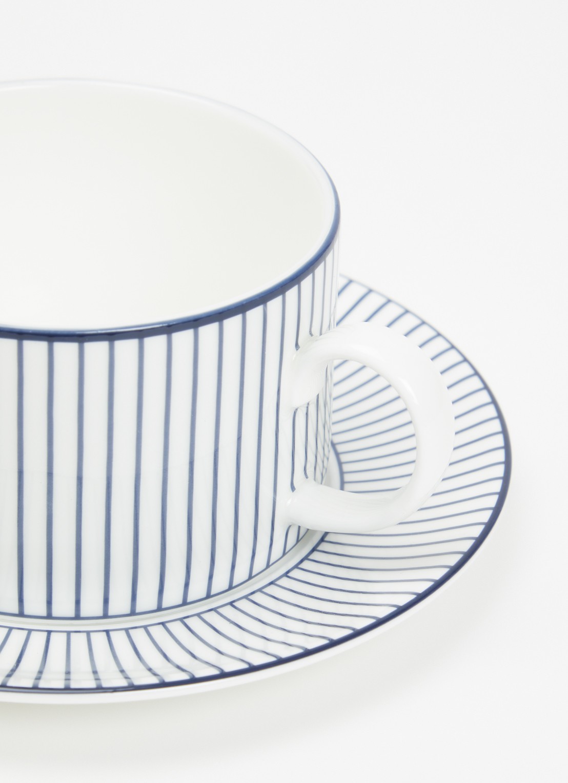 Wedgwood Gio kop en schotel 22 cl - voorkant 2 wit