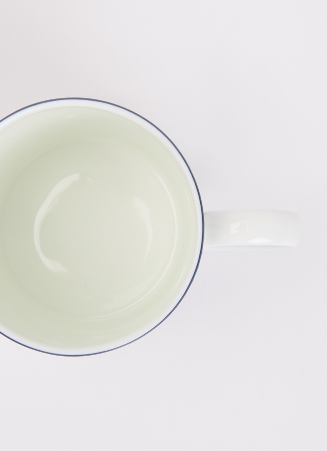 Wedgwood Gio kopje 34 cl - voorkant 2 gebroken wit