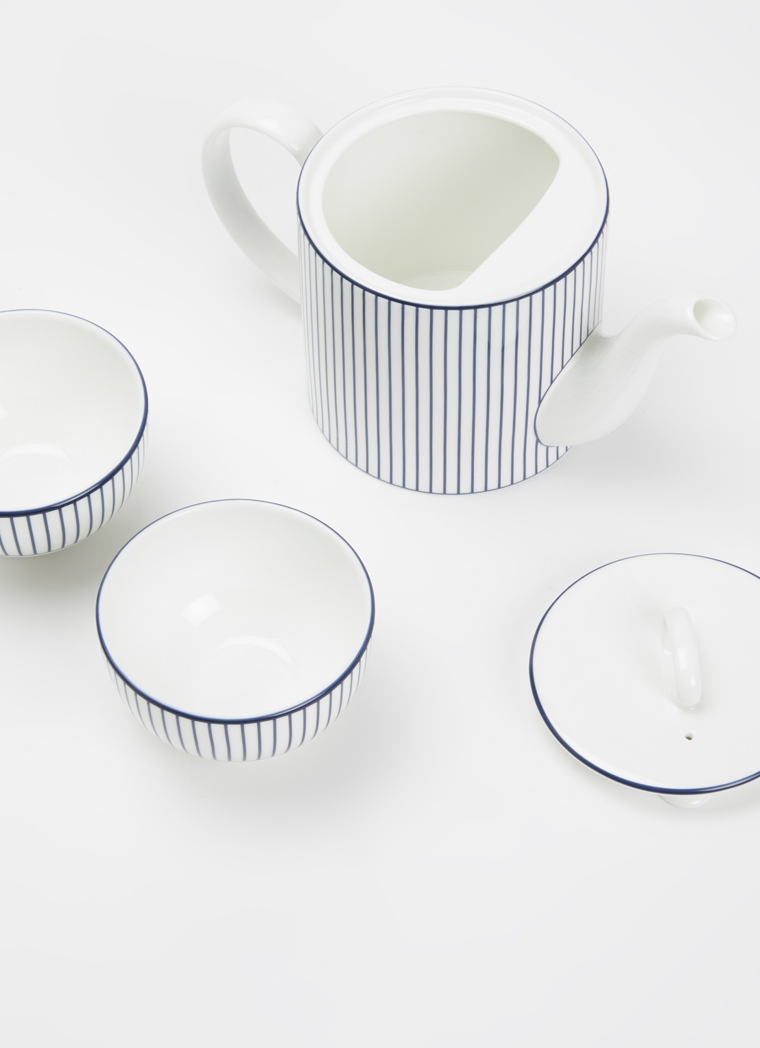 Wedgwood Gio Pinstripe theeset 3-delig - voorkant 2 wit