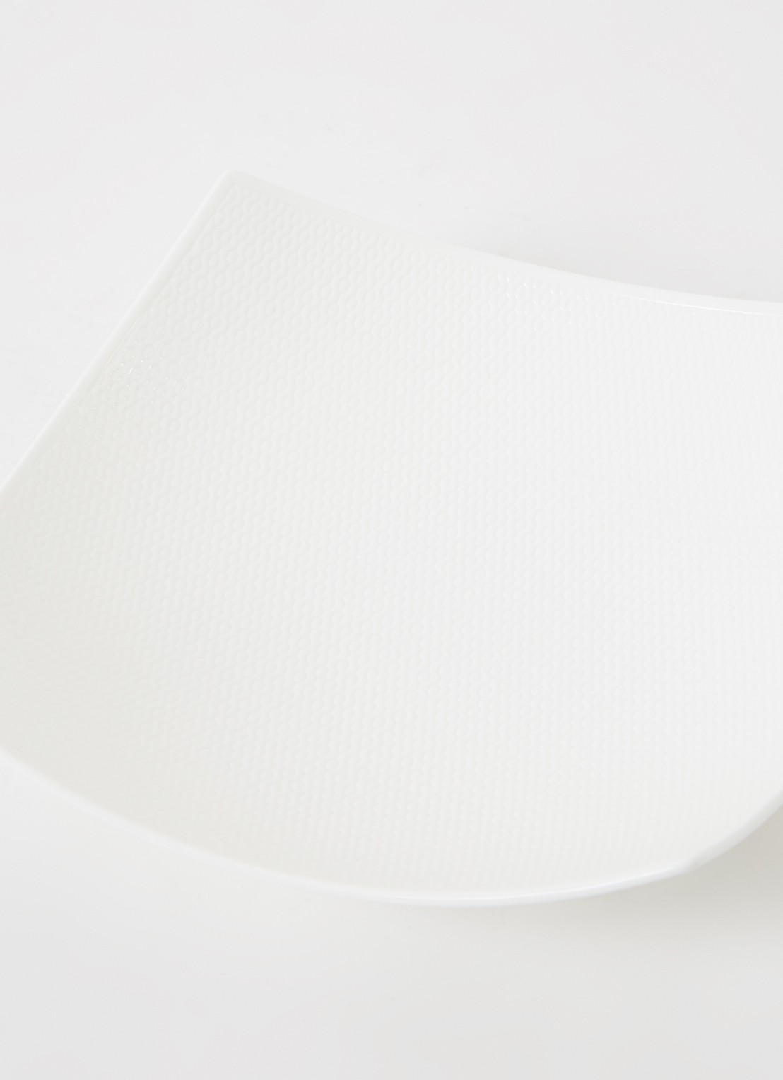 Wedgwood Gio Sculptural Bowl 25x25cm/9. - detail gebroken wit