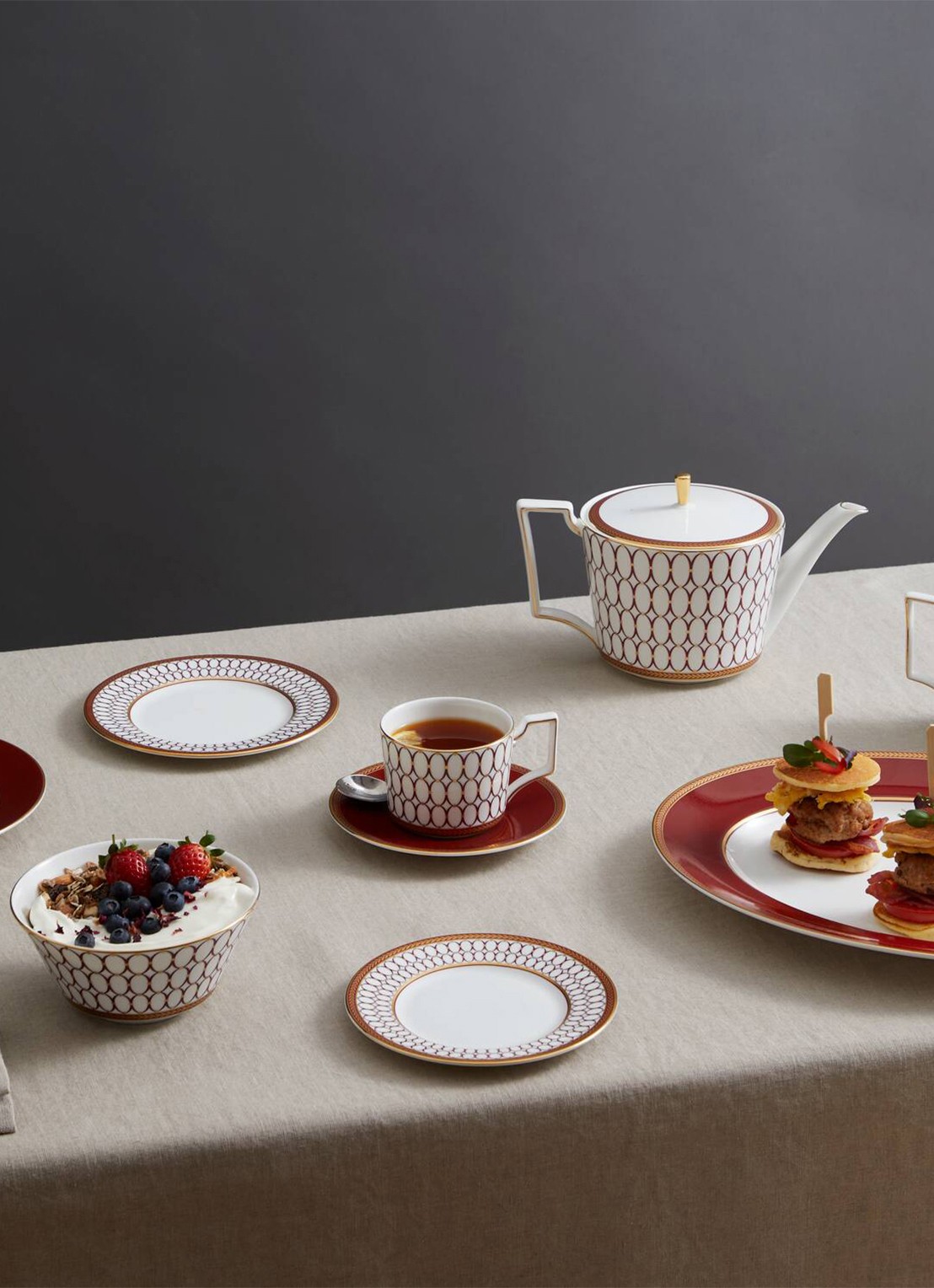 Wedgwood Renaissance Red theekopje en schotel 22 cl in giftbox - voorkant 5 rood