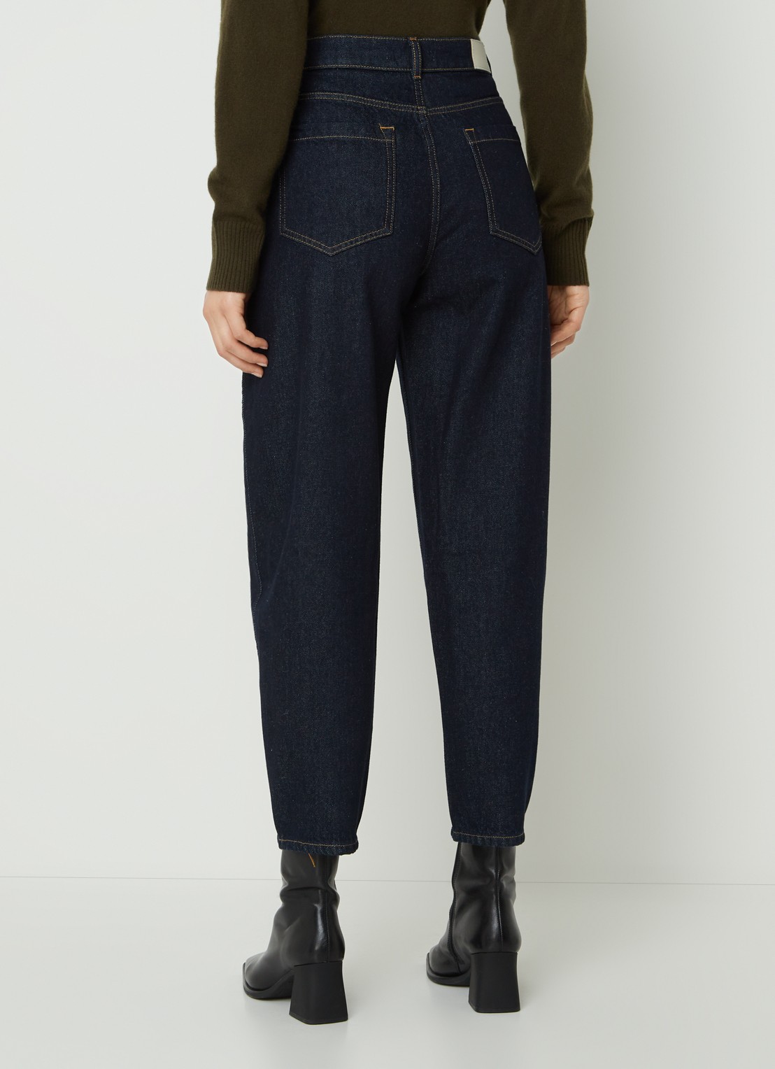 Whistles Barrel high waist tapered cropped jeans met donkere washing - achterkant indigo
