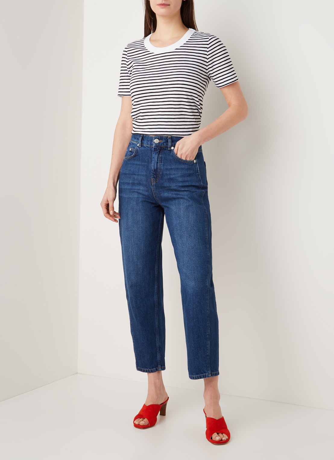 Whistles Barrel high waist tapered cropped jeans met medium washing - voorkant 4 indigo