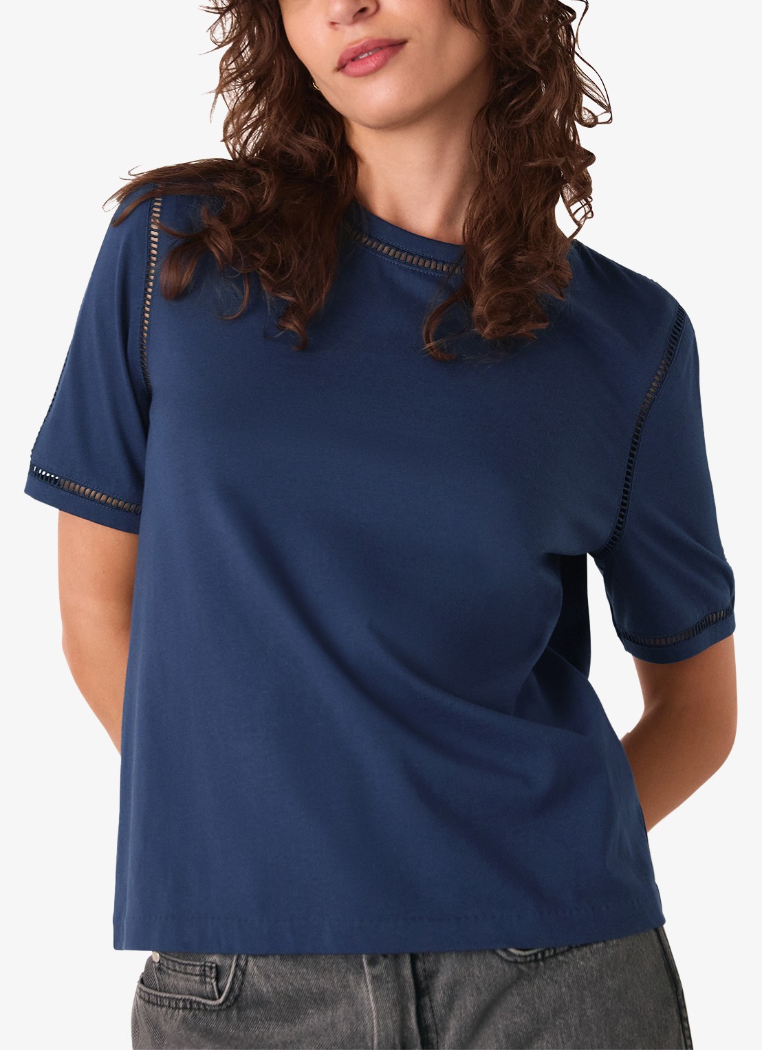 Whistles Broderie T-shirt met opengewerkt dessin - detail 2 donkerblauw