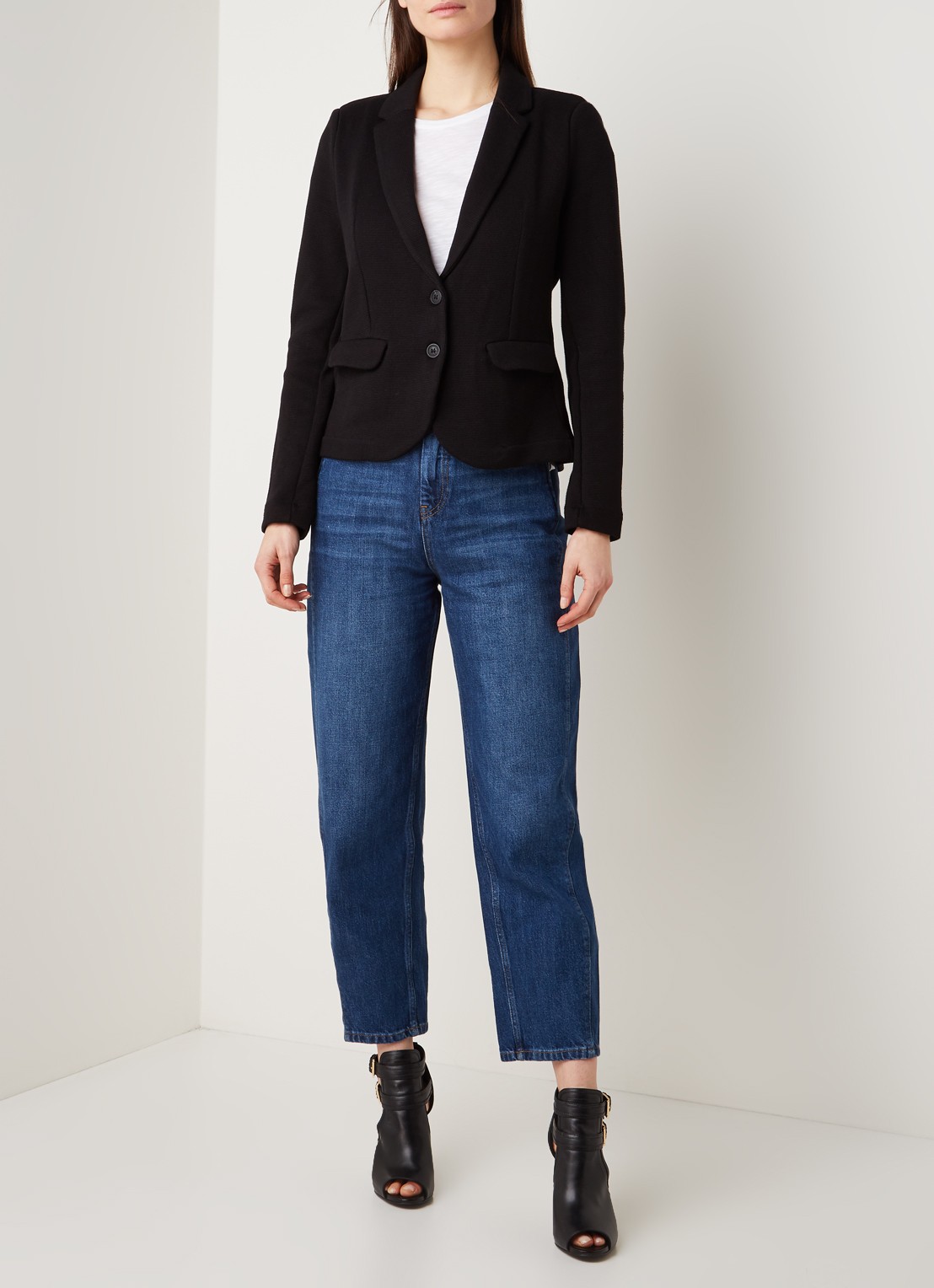 Whistles Fijngebreide blazer met klepzakken - voorkant 3 zwart