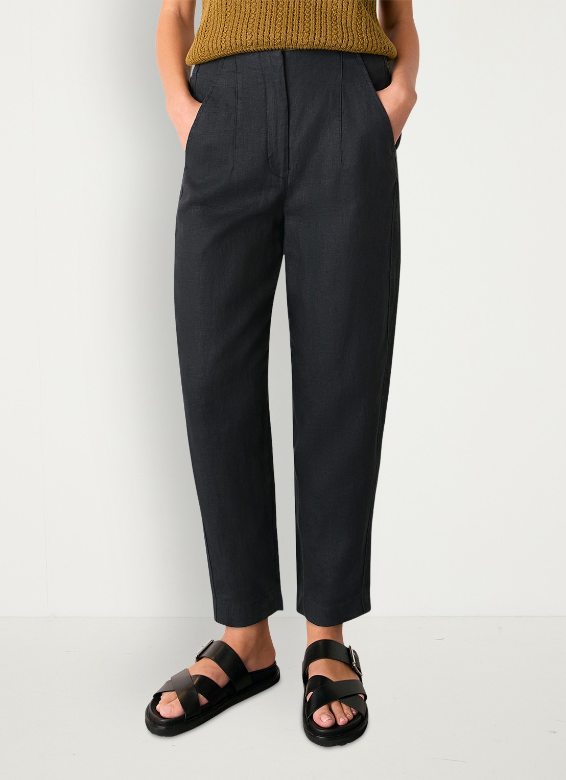 Whistles High waist tapered fit broek van linnen met steekzakken - detail 2 zwart
