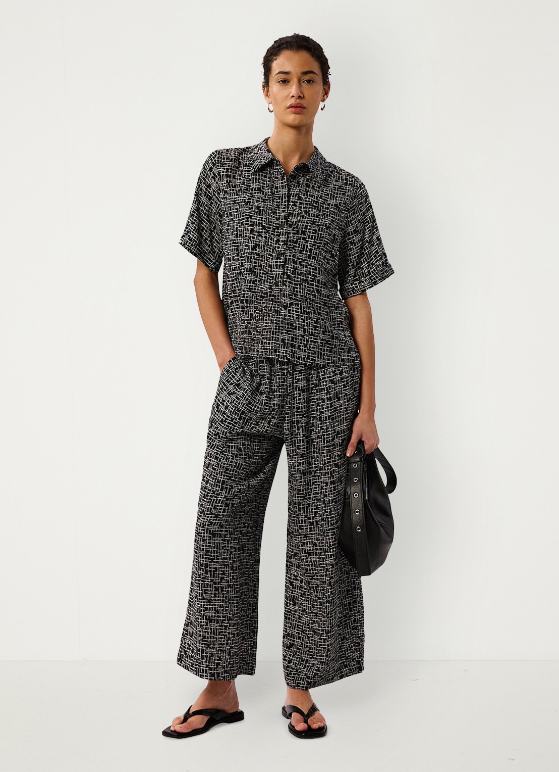 Whistles High waist wide fit cropped pantalon met print - voorkant 3 zwart