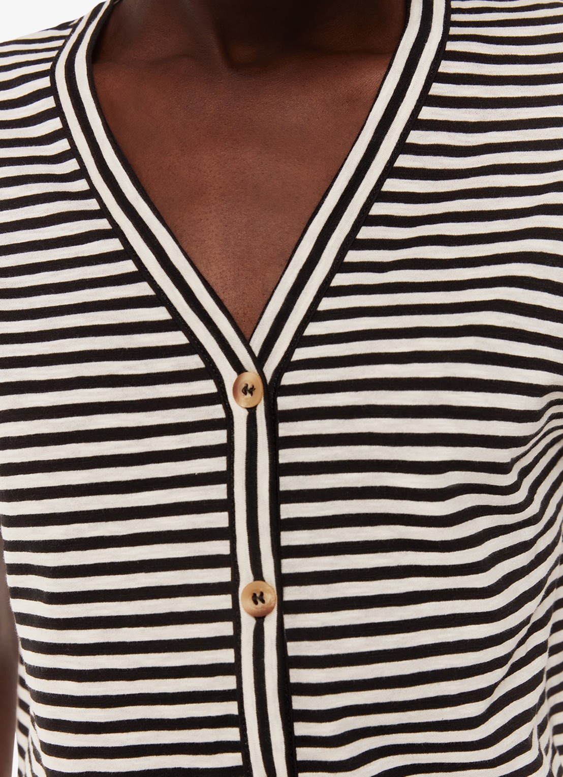 Whistles Jilly top met streepprint en V-hals - detail 2 zwart