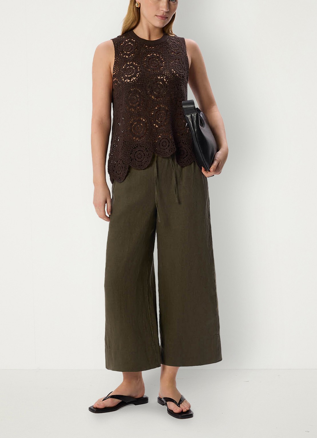 Whistles Mid waist cropped loose fit broek van linnen  - voorkant 5 bronsgroen