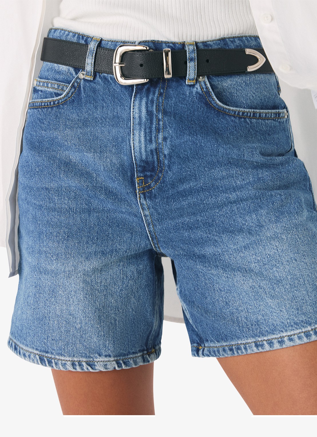 Whistles Mid waist straight fit korte broek van denim - detail 3 denim
