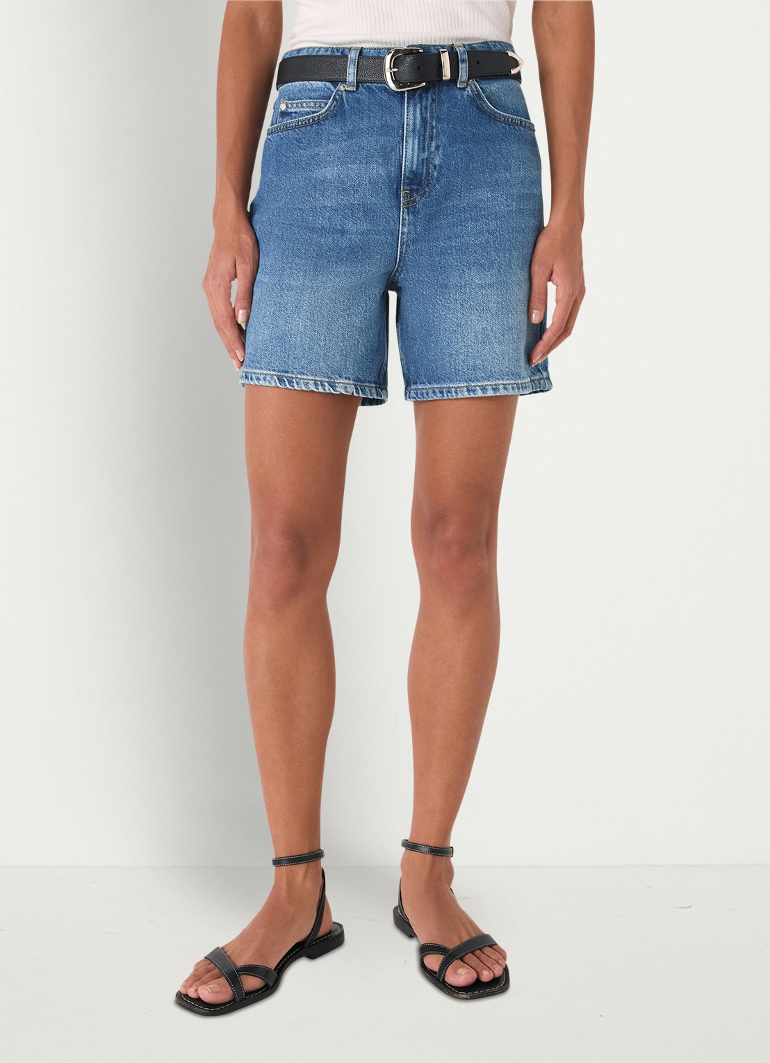 Whistles Mid waist straight fit korte broek van denim - voorkant 2 denim