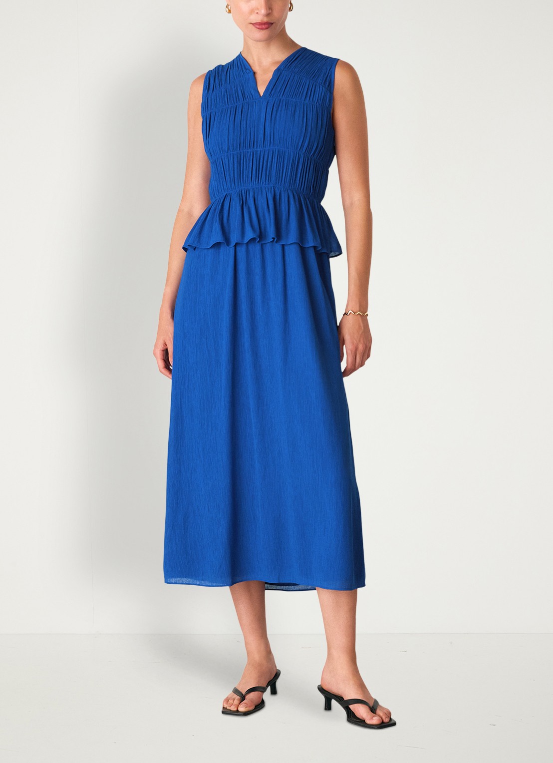 Whistles Midi jurk met smockwerk en volant - voorkant 2 kobaltblauw
