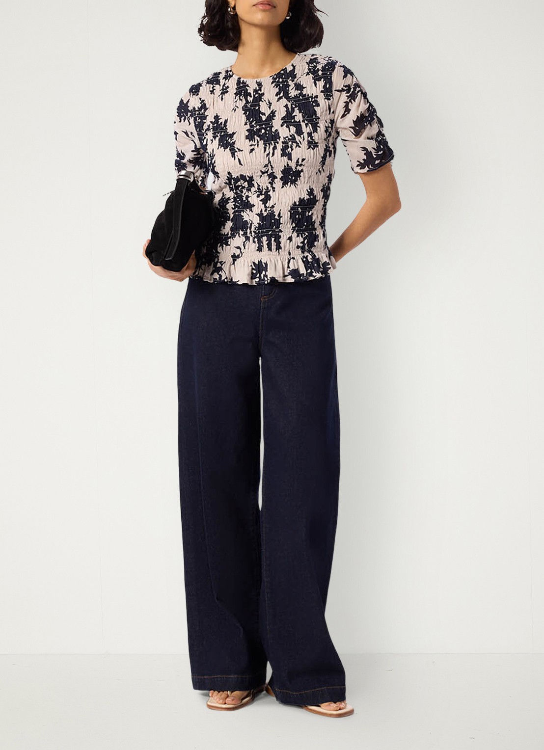 Whistles Shadow Floral blouse met bloemenprint en smockwerk - voorkant 2 ivoor