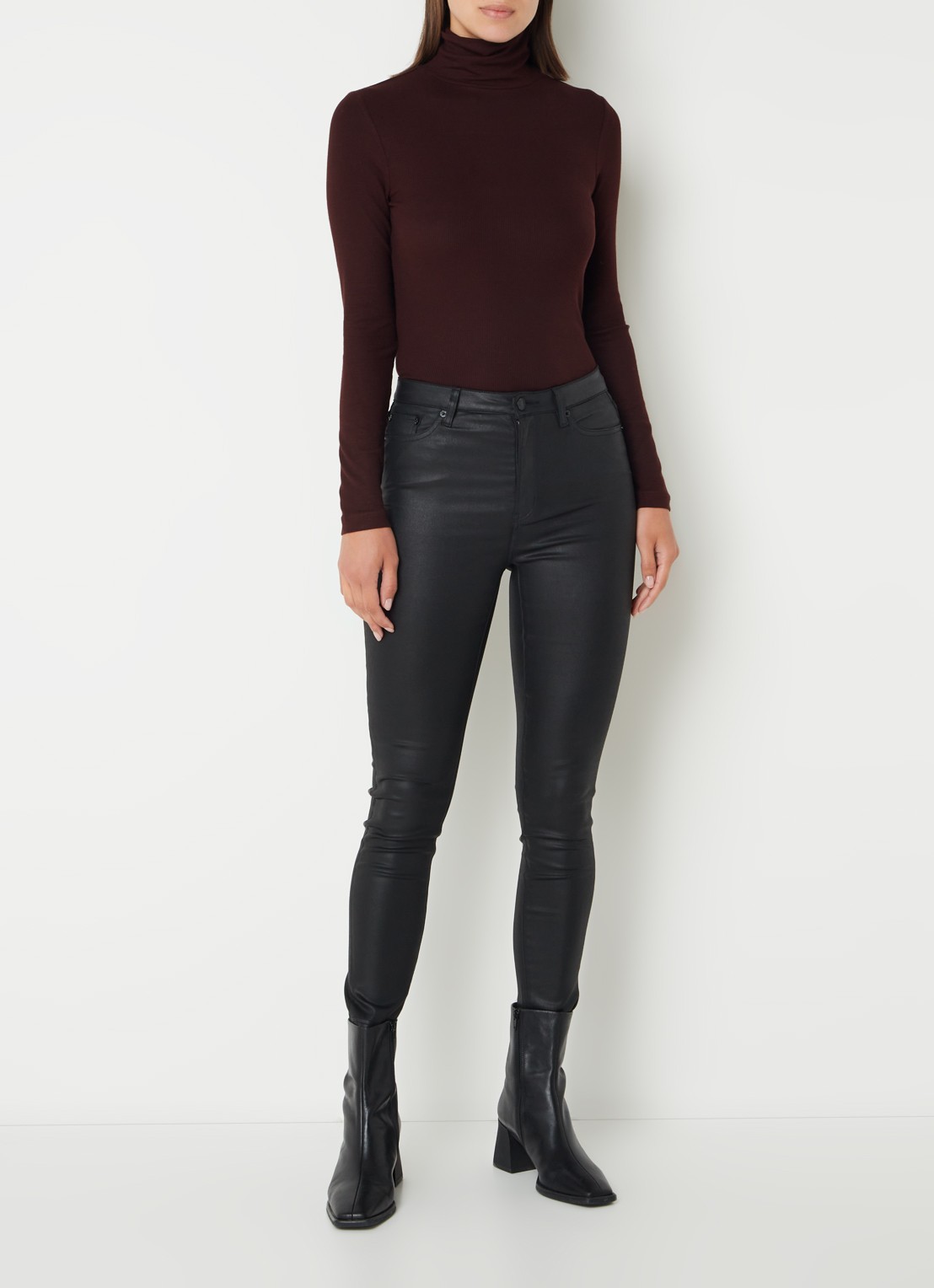 Whistles Top met col en ribstructuur - voorkant 2 hazelnootbruin