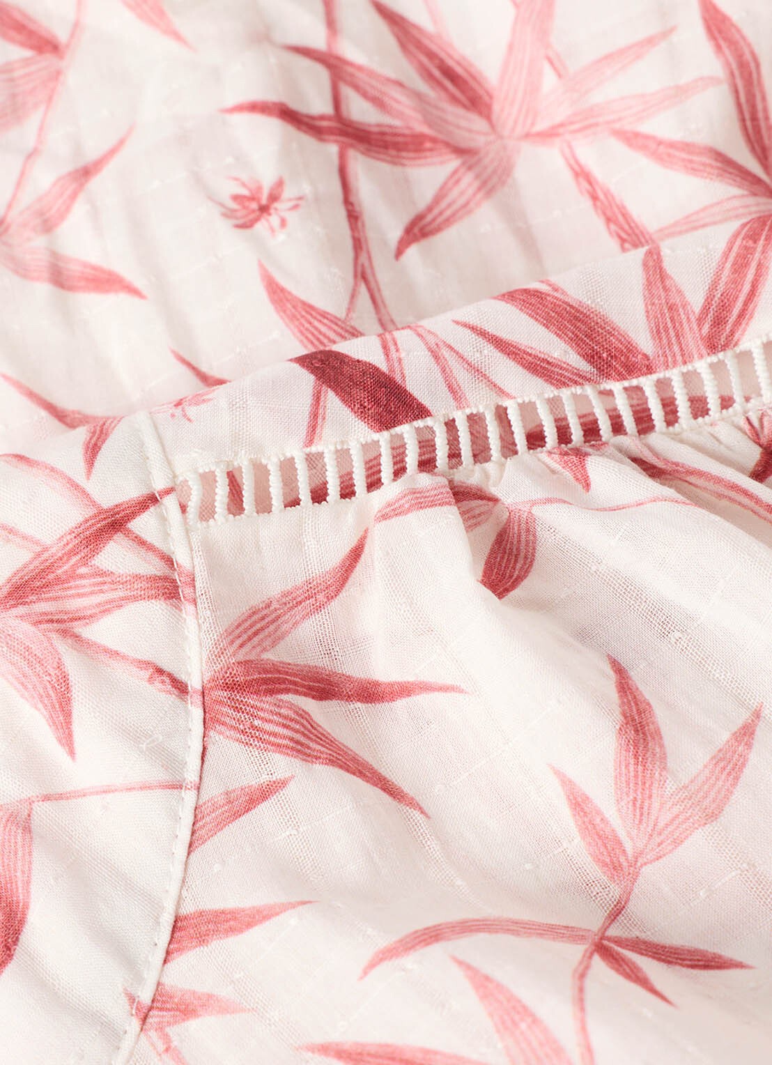 Whistles Tropical Print blouse met opengewerkt detail - detail 6 donkerroze