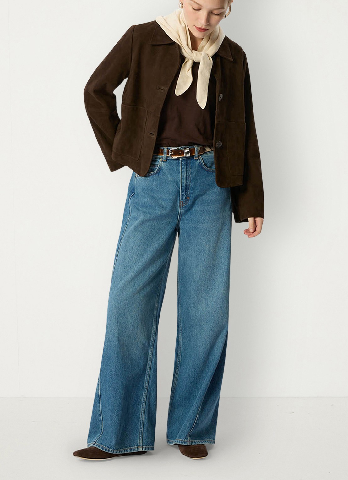 Whistles Willa T-shirt met V-hals - voorkant 6 donkerbruin