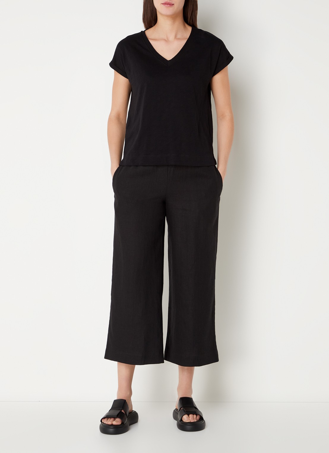 Whistles Willa T-shirt van  katoen met V-hals - voorkant 3 zwart