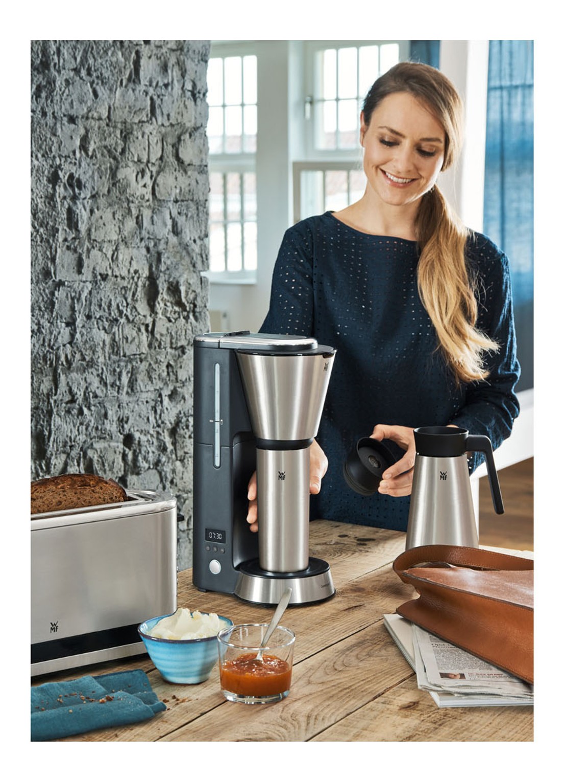 WMF KITCHENminis Aroma koffiezetapparaat met thermo beker 0412260011 - voorkant 2 roestvrijstaal
