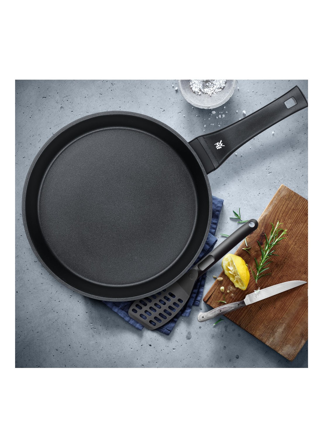 WMF PermaDur Premium koekenpan 24 cm - detail zwart