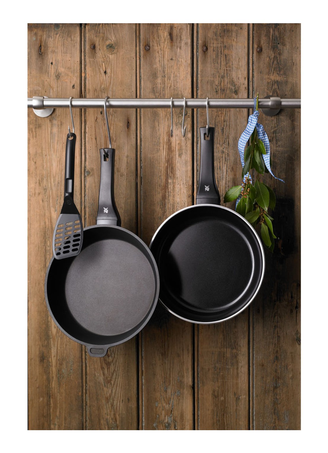 WMF PermaDur Premium koekenpan 24 cm - detail 2 zwart
