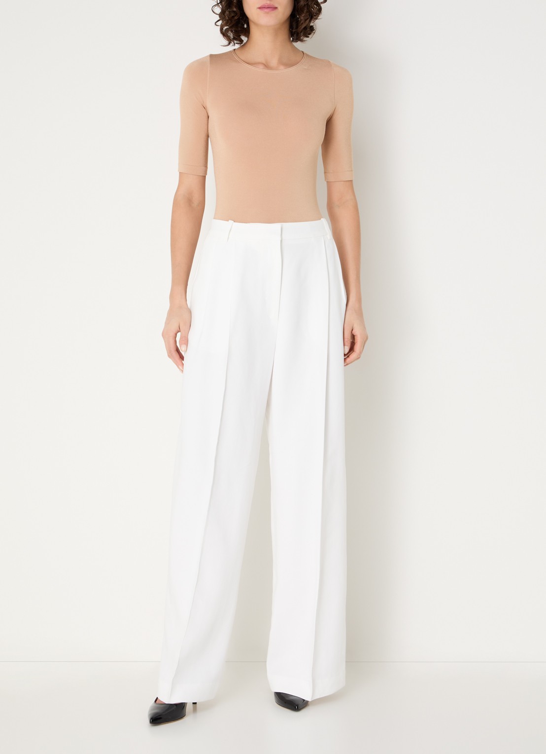 Wolford Bahamas body met ronde hals - voorkant 3 beige