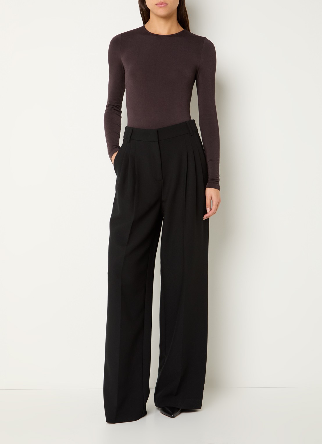 Wolford Berlin body met ronde hals - voorkant 2 donkerbruin