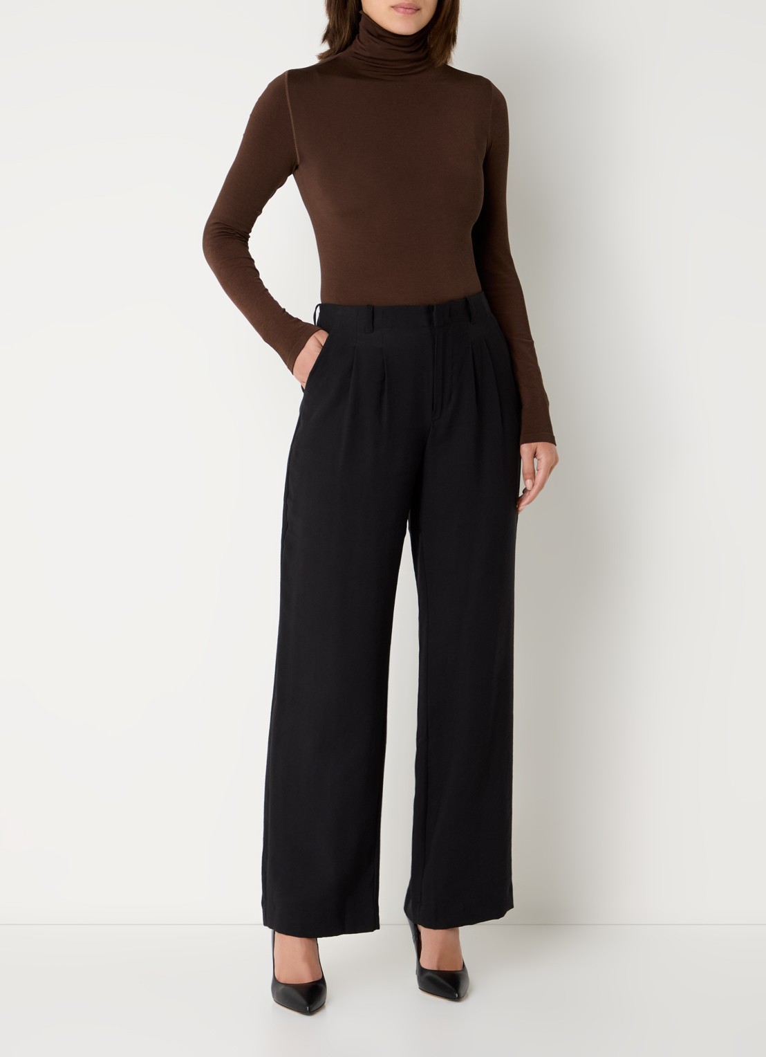 Wolford Colorado body met col - voorkant 3 chocoladebruin