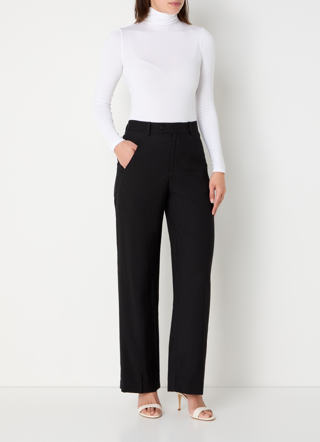 Wolford Colorado stringbody met col - voorkant 3 wit