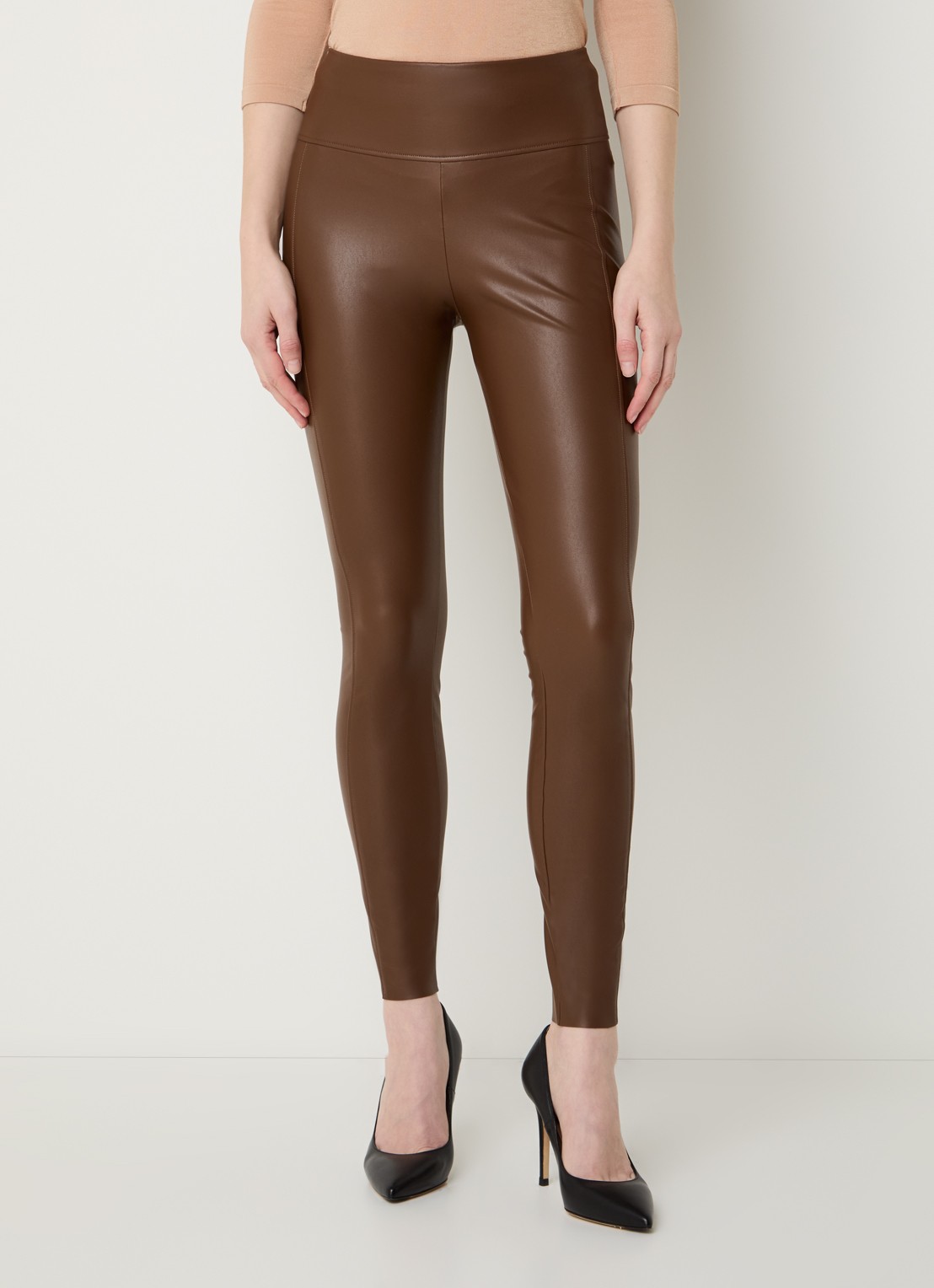Wolford Edie Forming high waist skinny fit legging van imitatieleer - detail 4 hazelnootbruin