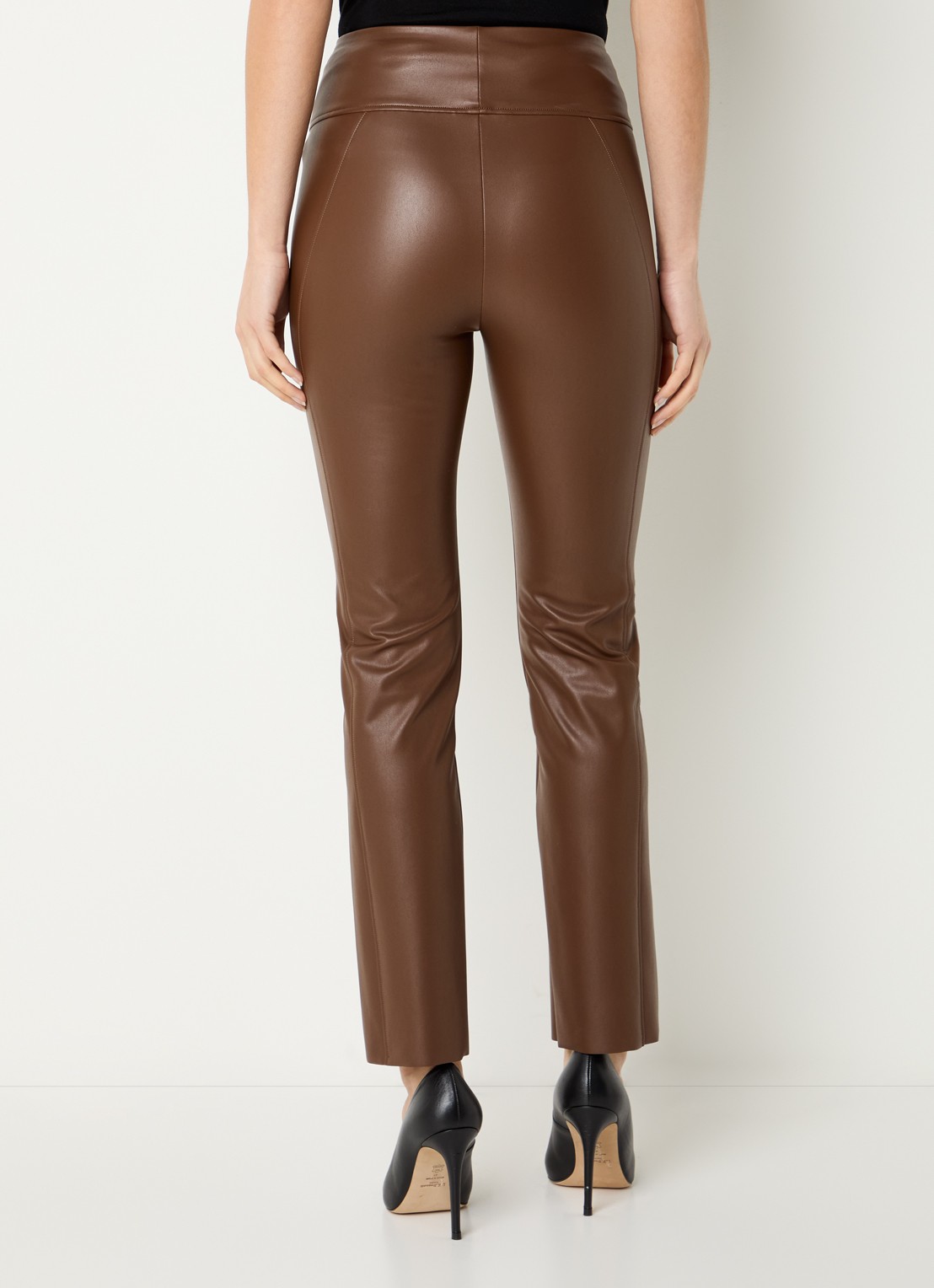 Wolford Edie high waist slim fit broek van imitatieleer - achterkant 4 bruin