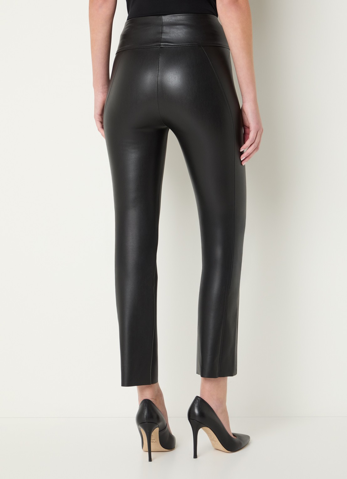 Wolford Edie high waist slim fit broek van imitatieleer - achterkant 2 zwart