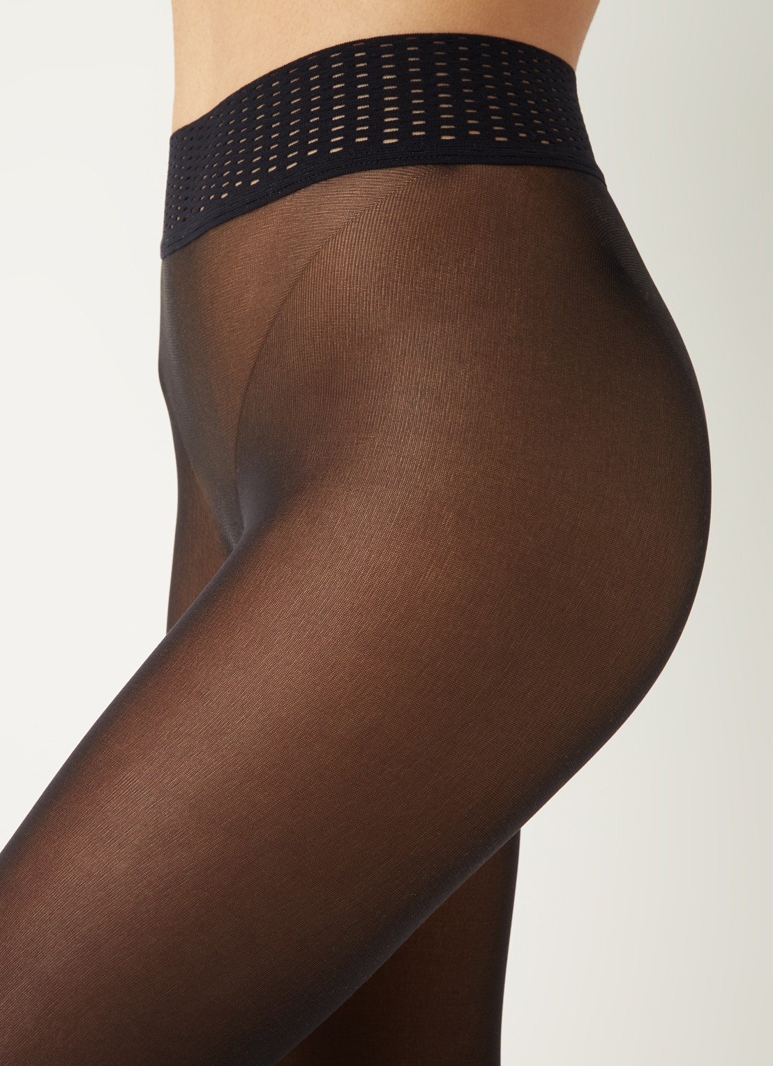 Wolford Fatal Seamless panty in 50 denier - detail 4 diepzwart