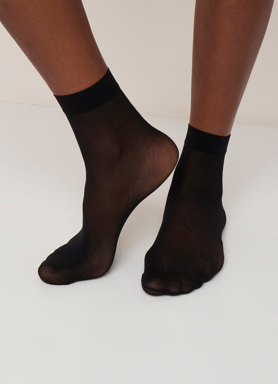 Wolford Individual pantysokken in 10 denier black - voorkant 3 zwart