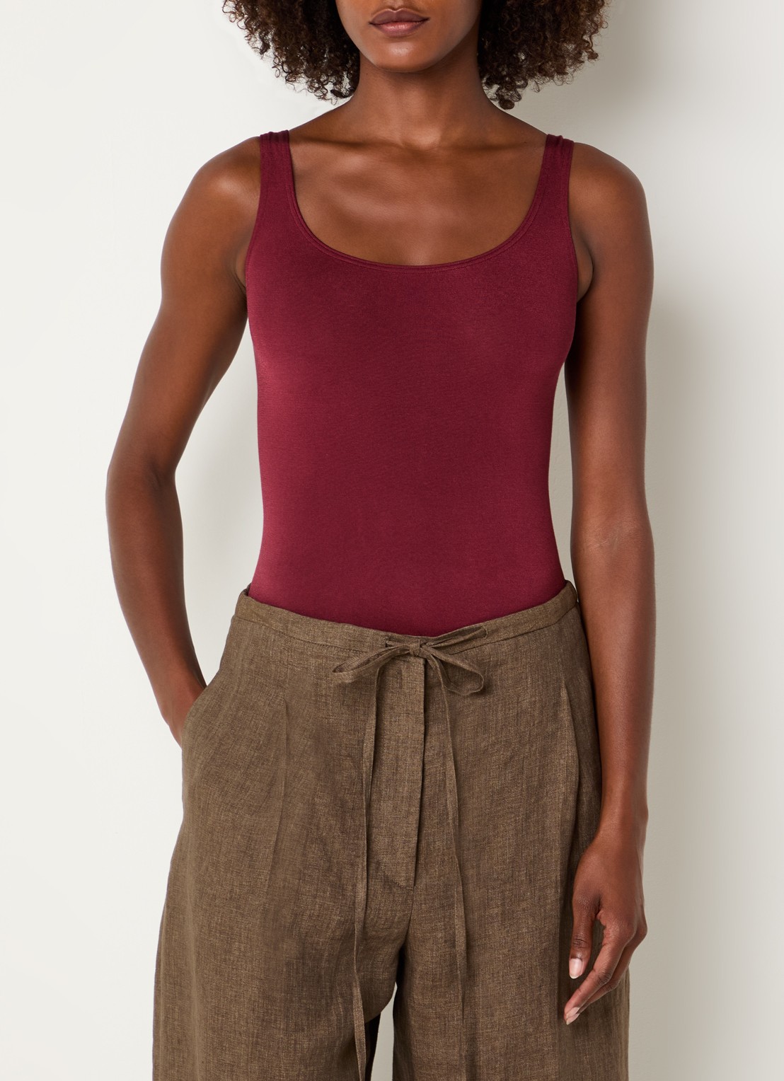 Wolford Jamaika stringbody met glanzende finish - detail 3 bordeauxrood