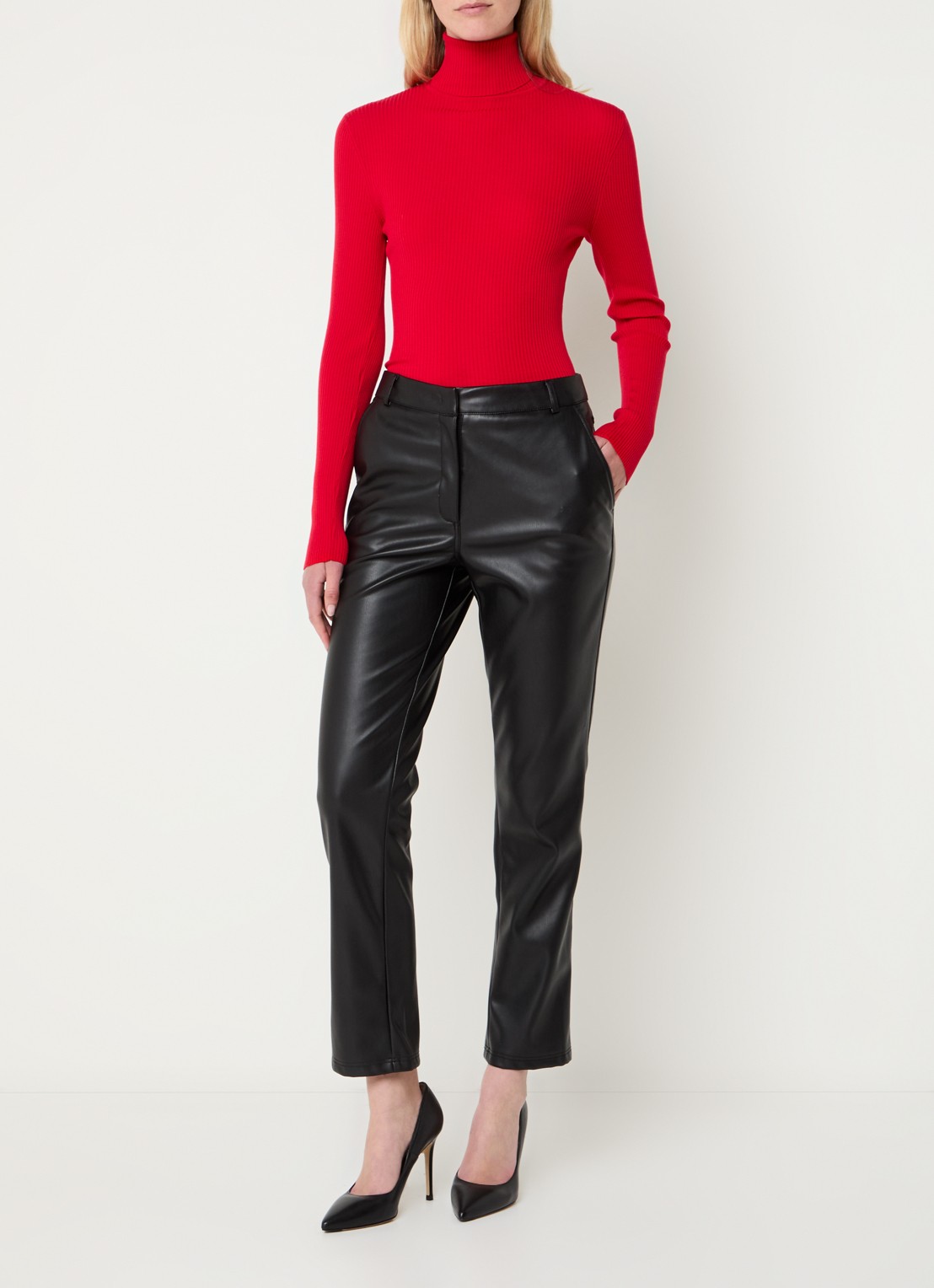 Wolford Merino ribgebreide coltrui van wol - voorkant 2 cranberryrood